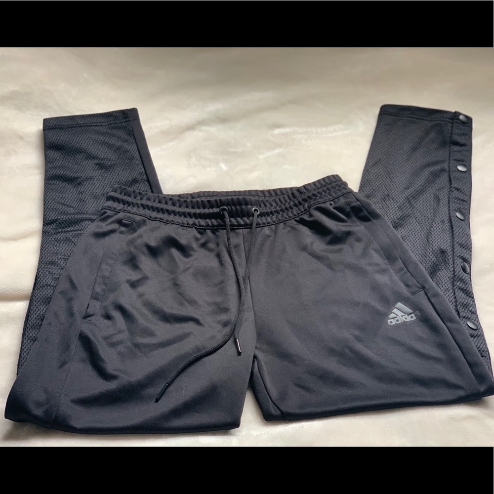 🖤 Adidas ~ Women’s 7/8 length snap pants